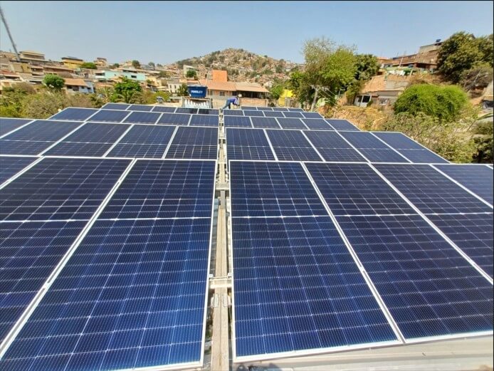 foto de uma placa solar instalada numa residência em Belo Horizonte
